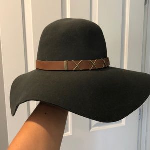 Floppy felt hat